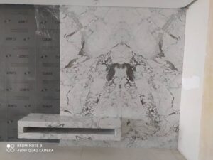 اجرای سنگ تی وی بصورت بوکمچ با سنگ چینی سفید