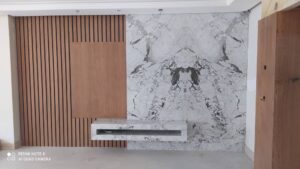 اجرای سنگ تی وی بصورت بوکمچ با سنگ چینی سفید