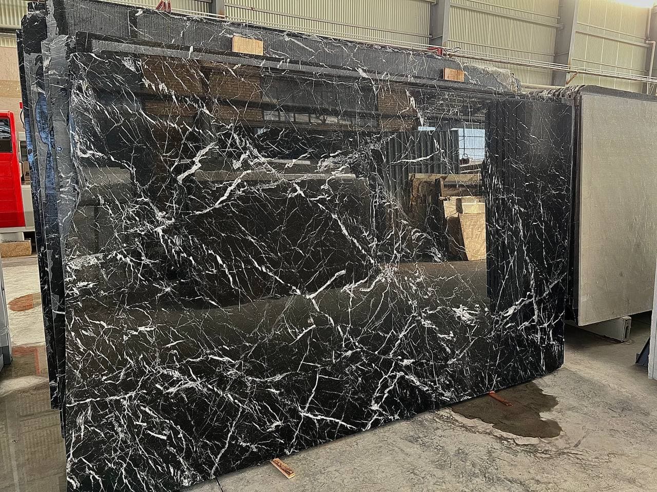 مقایسه انواع سنگ 8 سنگ مرمریت مشکی خط دار سمفونی