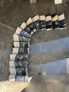 سنگ پله پیچ مشکی طلایی دراگون سنگ پله پیچ مشکی طلایی دراگون